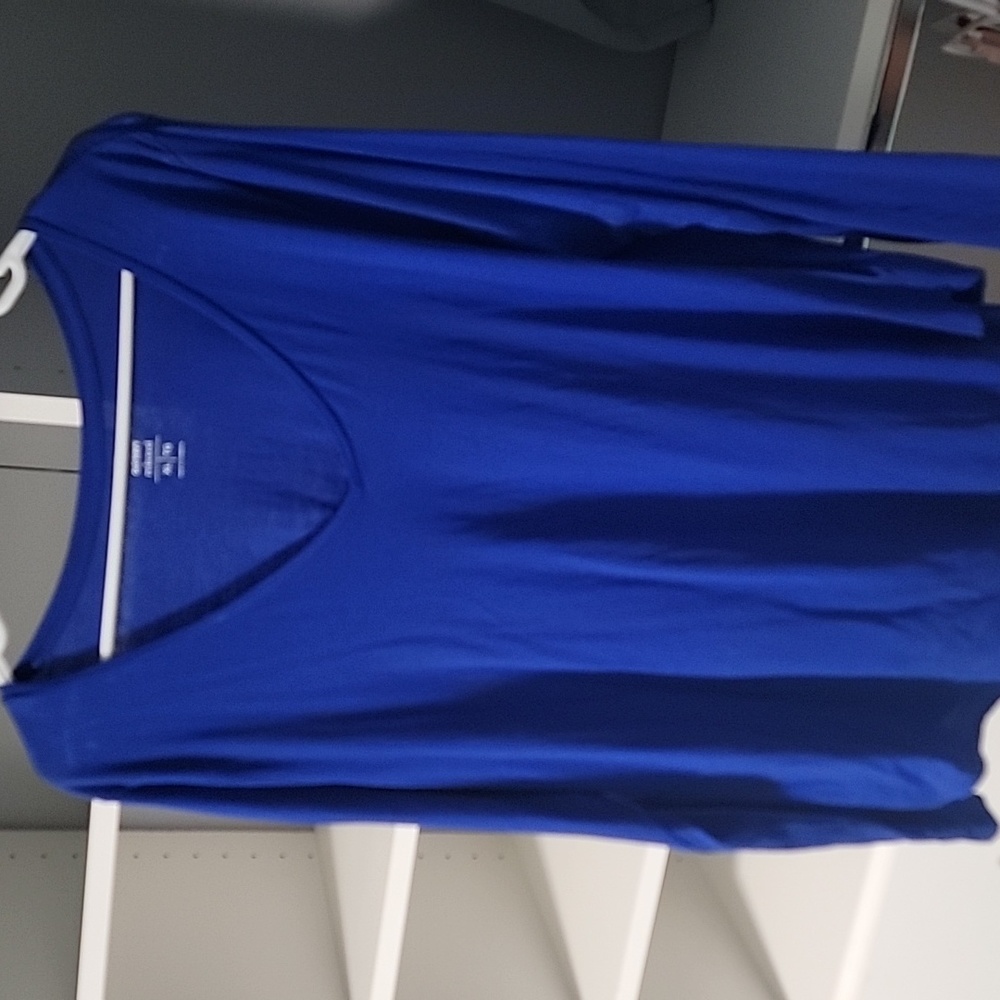 Blue & black V-neck long sleeve shirts